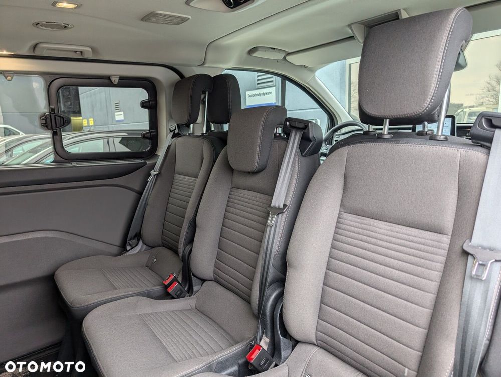 Ford Tourneo Custom - 34
