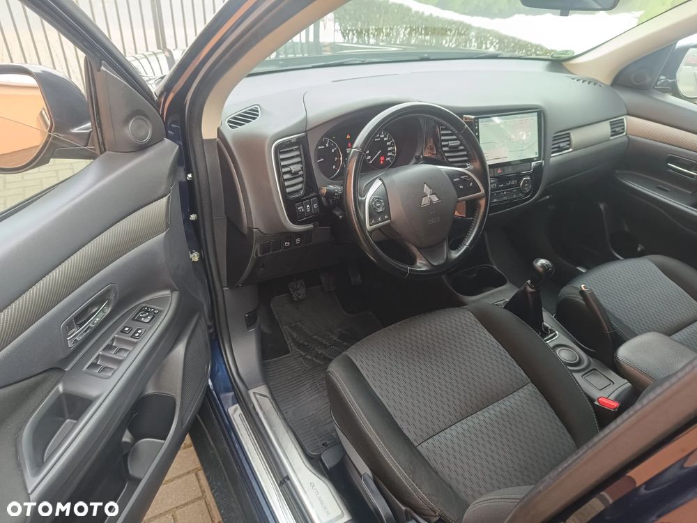 Mitsubishi Outlander 2.0 Invite + 2WD - 19