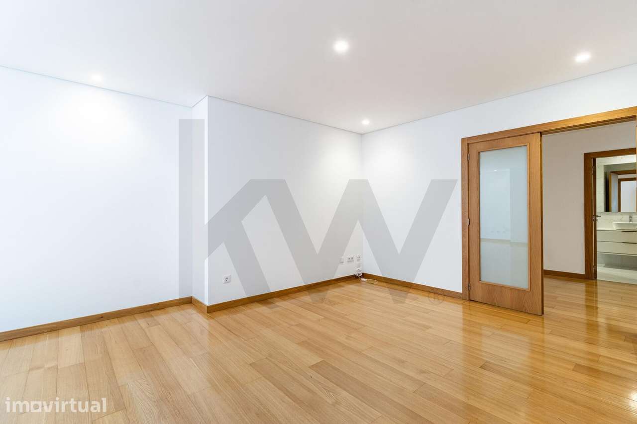 Apartamento T3 Renovado com Terraço | Centro de São João da Madeira - Grande imagem: 4/27