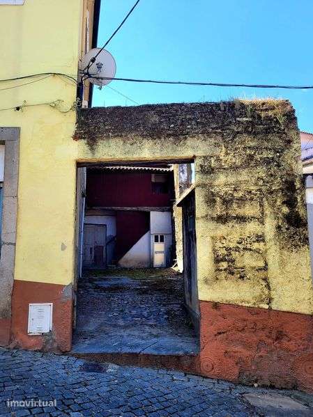 Edifício com logradouro - Grande imagem: 3/8