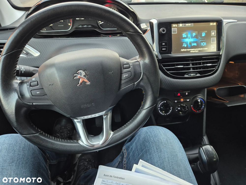 Peugeot 208 - 23