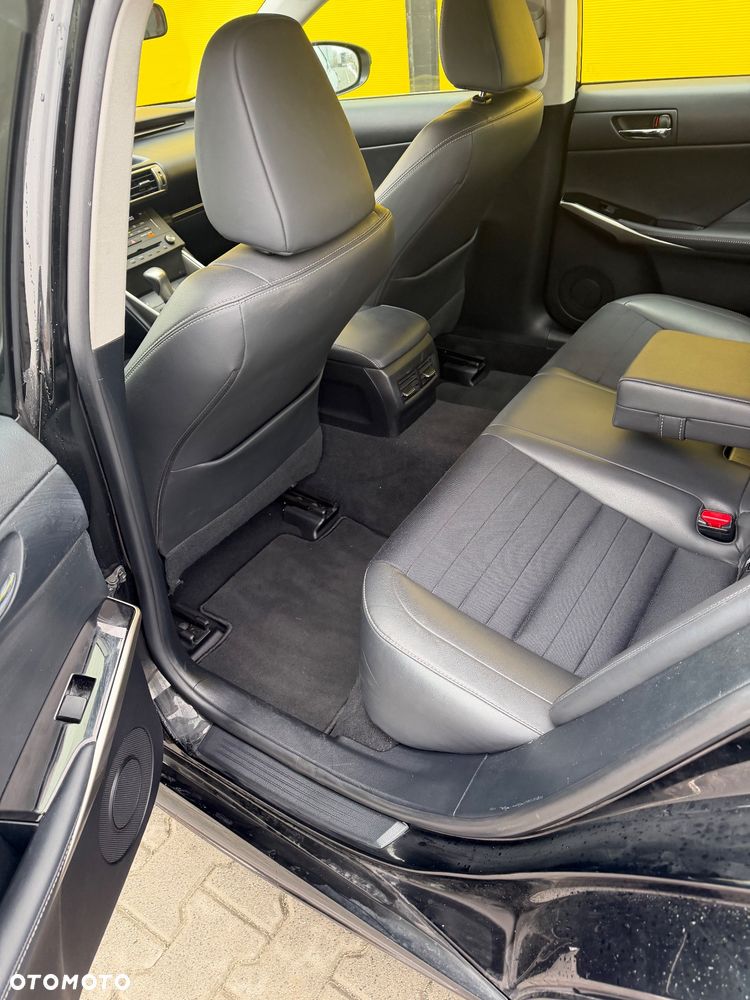 Lexus IS 200t Elegance - 10