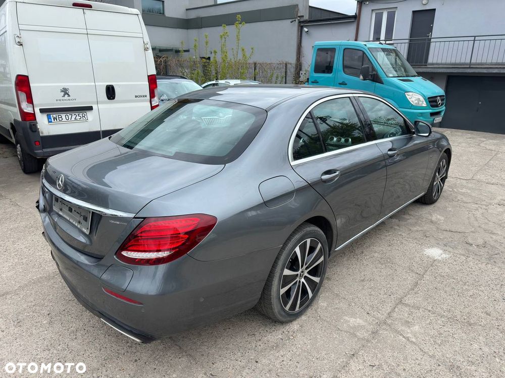 Mercedes-Benz Klasa E 300 de Business Edition - 14