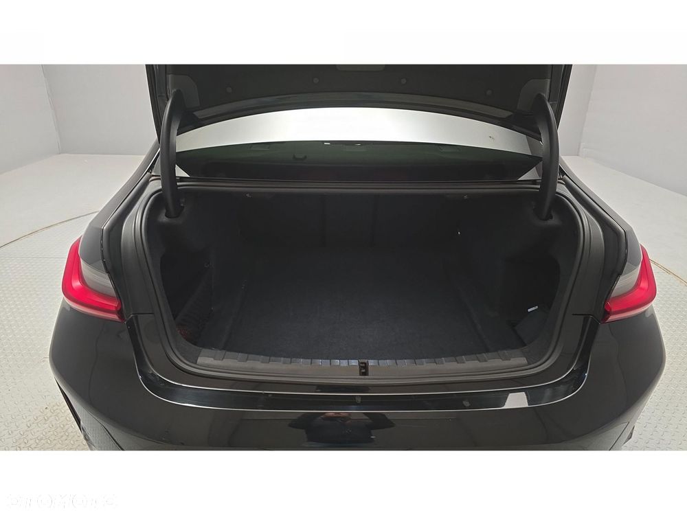 BMW Seria 3 320d xDrive mHEV M Sport - 24