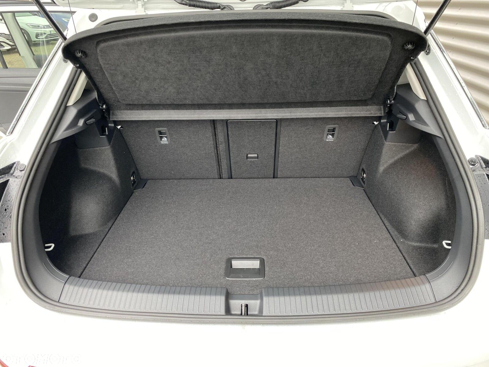 Volkswagen T-Roc - 17