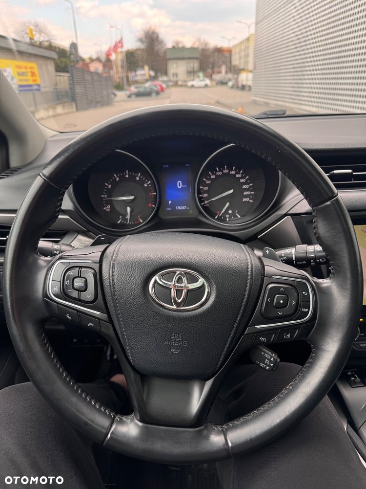 Toyota Avensis 2.0 Premium MS - 32