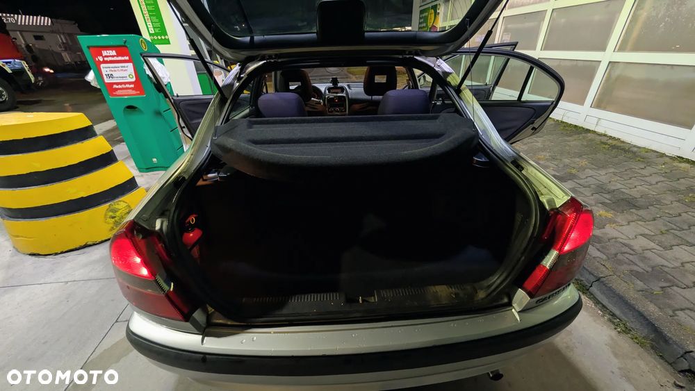 Mitsubishi Carisma 1.6 Motion Plus - 16