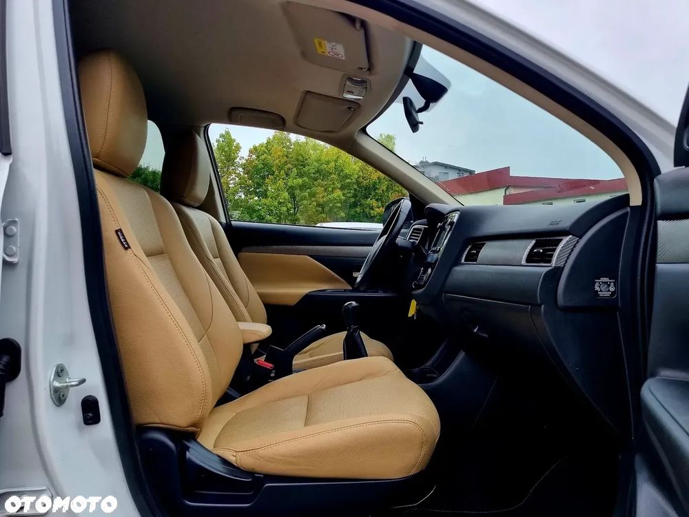 Mitsubishi Outlander 2.0 2WD Invite - 11