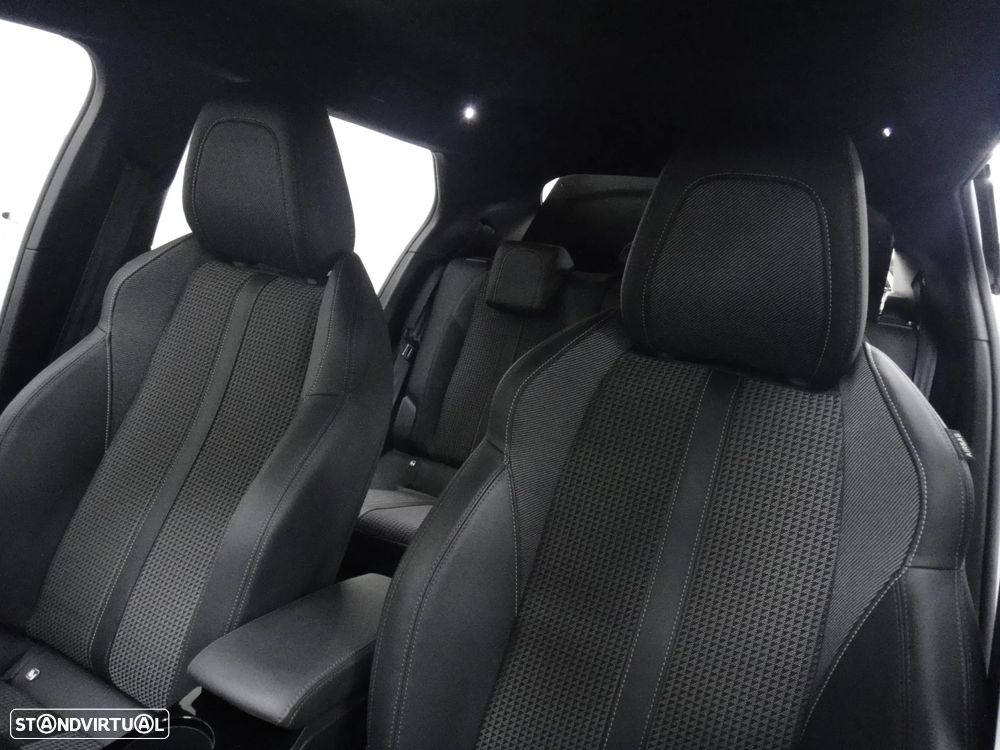 Peugeot 2008 PureTech 130 EAT8 GT - 13