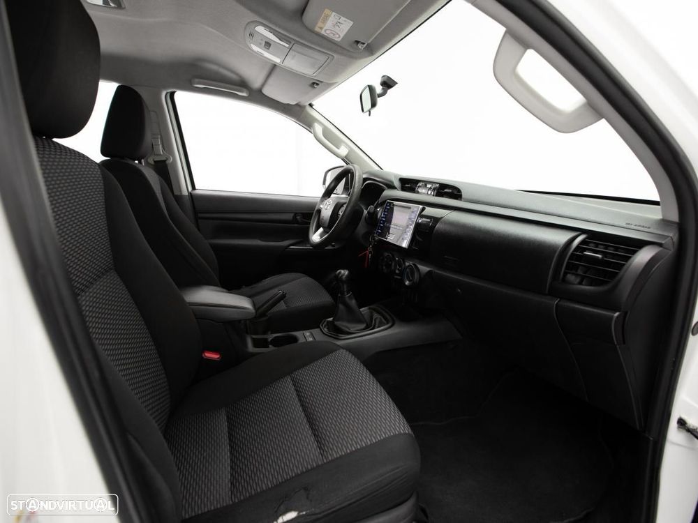 Toyota Hilux 2.4 D-4D 4WD DOUBLE CAB c/IVA - 9