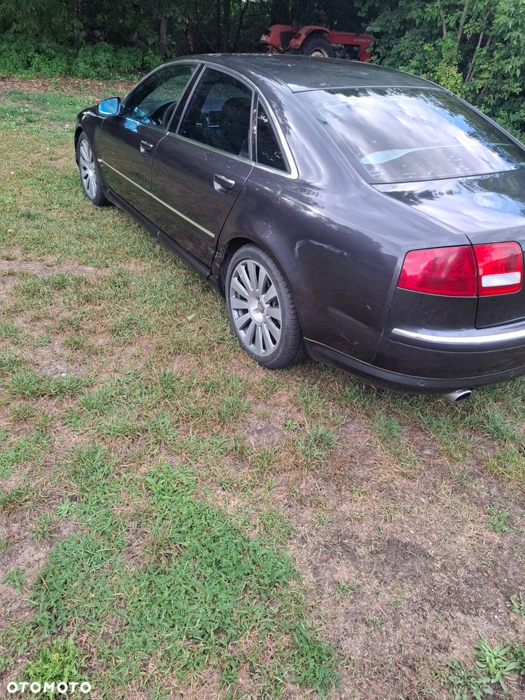 Audi A8 4.2 L Quattro - 12