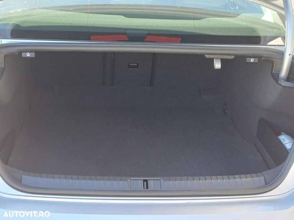 Volkswagen Passat - 7