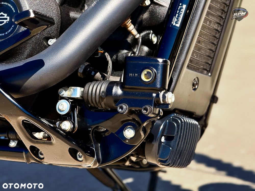 Harley-Davidson Softail Street Bob - 19