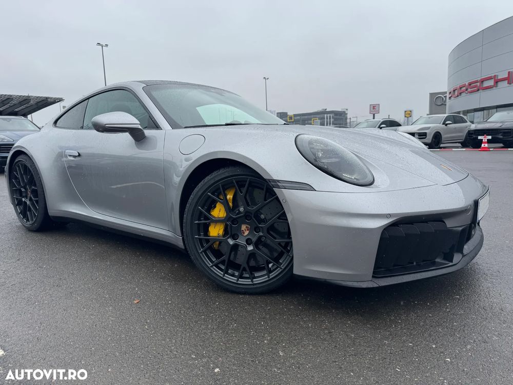 Porsche 911 4 GTS PDK - 3