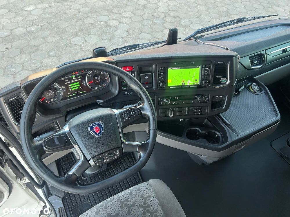 Scania S450 RETARDER / LED / NAWIGACJA / WIRTUALNE ZEGARY / 2 ZBIORNIKI PALIWOWE / LODÓWKA / PRZEBIEG 756 TYS. KM / SCANIA z POLSKIEGO SALONU / 2020 ROK !! - 23