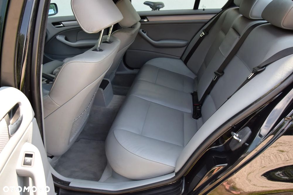 BMW Seria 3 325i Edition Sport - 32