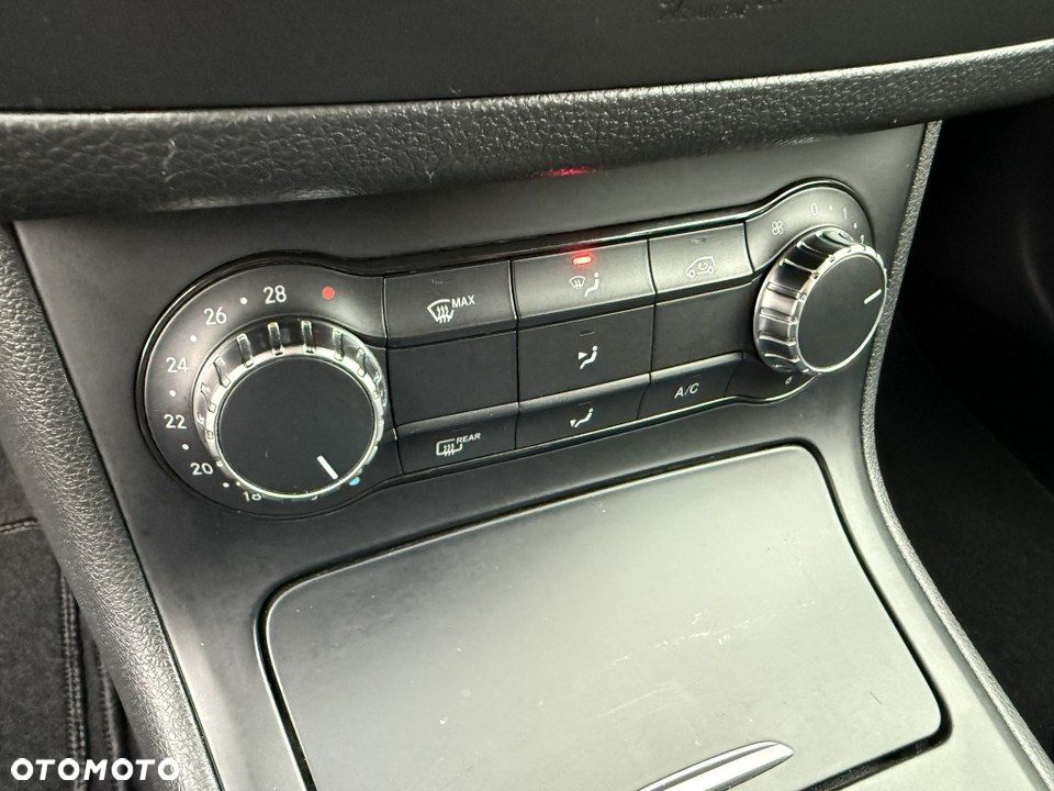 Mercedes-Benz Klasa B 180 (BlueEFFICIENCY) 7G-DCT - 28