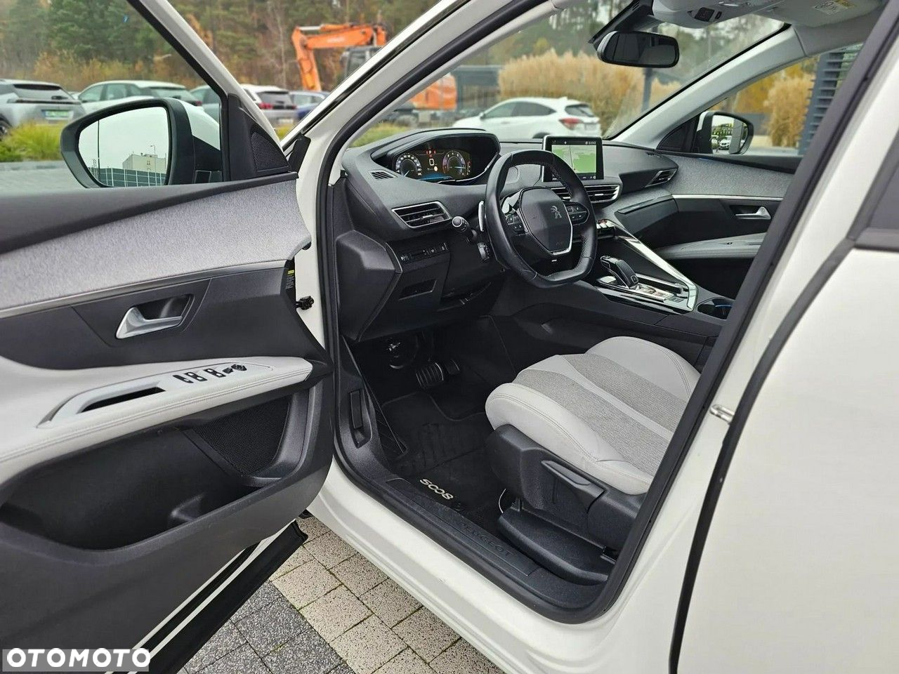 Peugeot 5008 1.6 PureTech Allure S&S EAT8 - 19