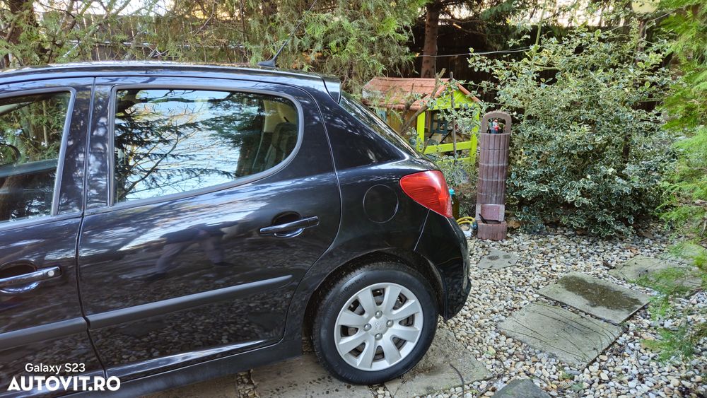 Peugeot 207 - 8