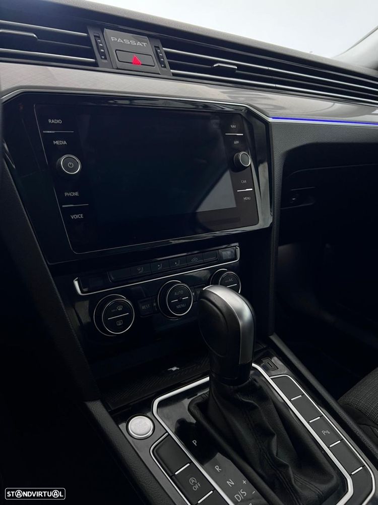 VW Passat 1.6 TDI Highline DSG - 23