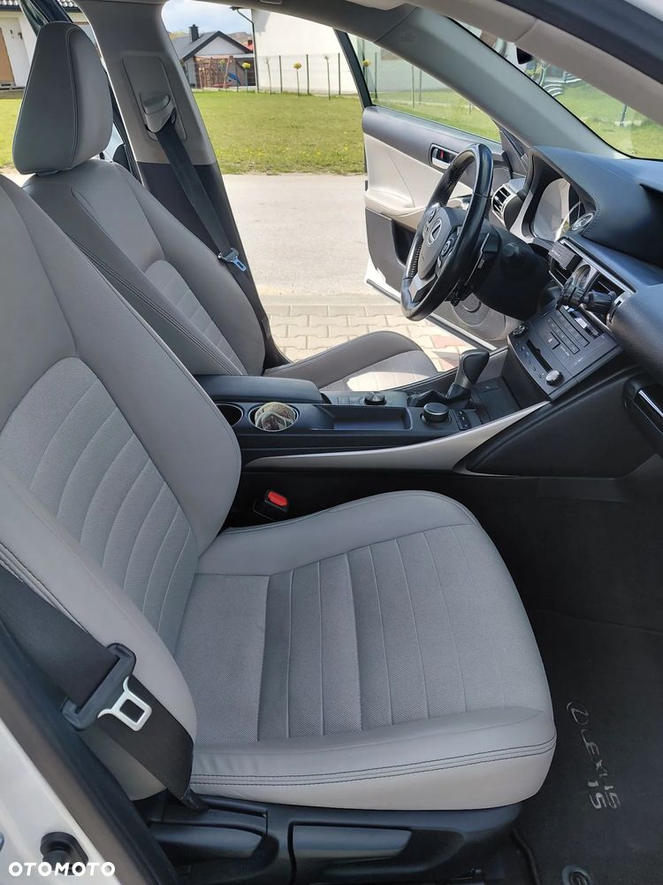 Lexus IS 200t Elegance - 15