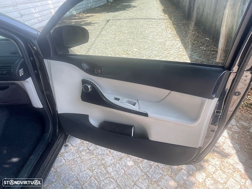 Toyota iQ 1.4 D-4D 2 - 11