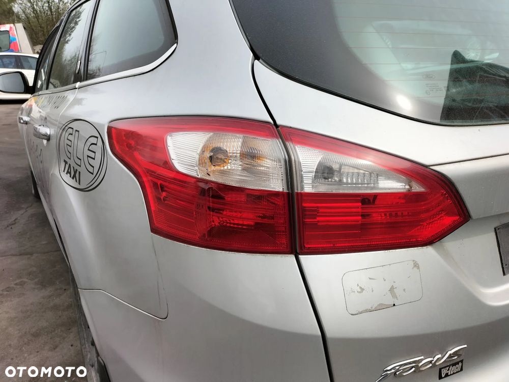 FORD FOCUS III MK3 Turnier 1.6 TDCi KOD OB KIEROWNICA SKÓRA PODUSZKA AIRBAG  DRZWI LEWE PRAWE TYŁ PRZEDNIE KLAPA BAGAŻNIKA ZDERZAK PRZÓD TYŁ BŁOTNIK SZYBA LUSTERKO LAMPA SILNIK SKRZYNIA CAŁY NA CZĘŚCI - 10