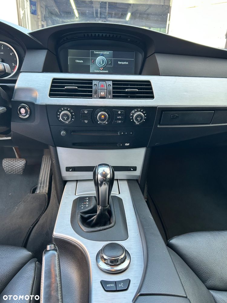 BMW Seria 5 530xd Touring - 18