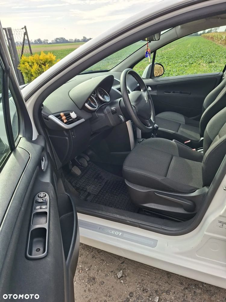 Peugeot 207 - 15