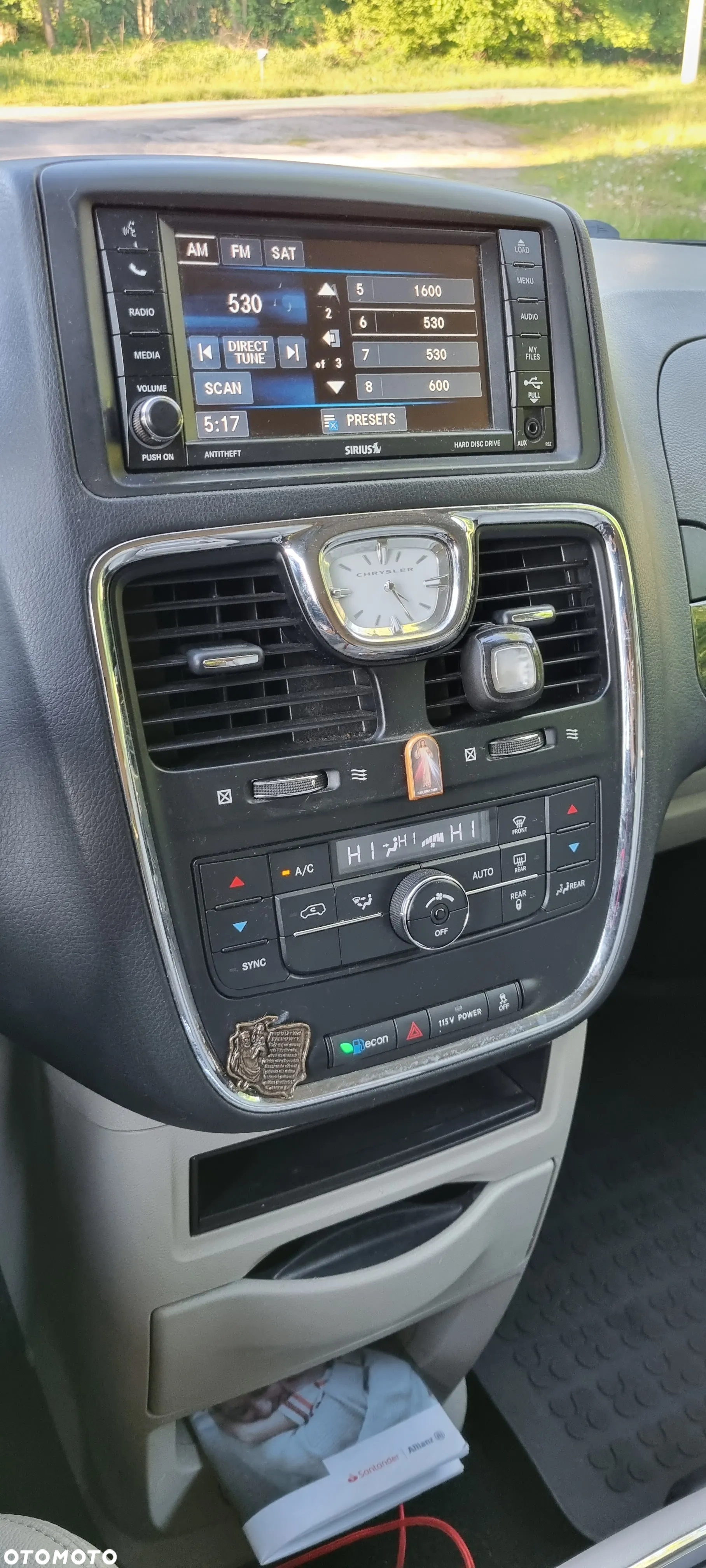 Chrysler Town & Country 3.6 Limited - 10