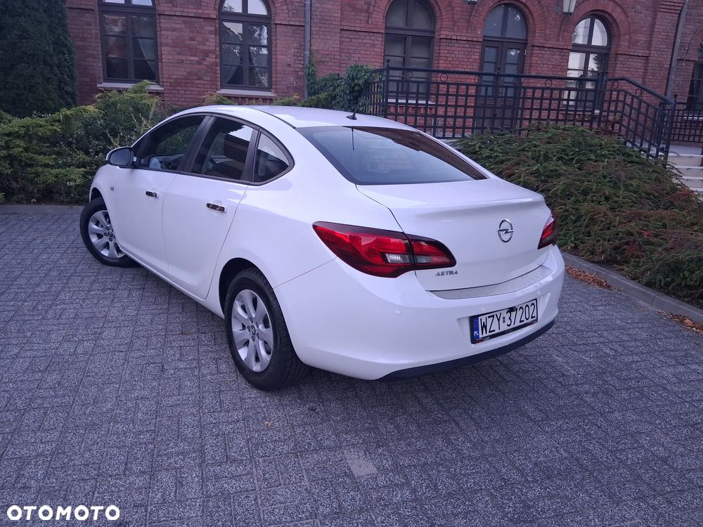 Opel Astra 1.6 Business EU6 - 40