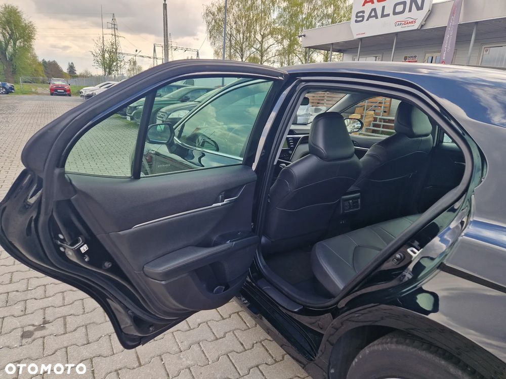 Toyota Camry Luxury - 23