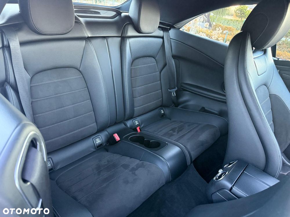 Mercedes-Benz Klasa C 200 9G-TRONIC AMG Line - 18