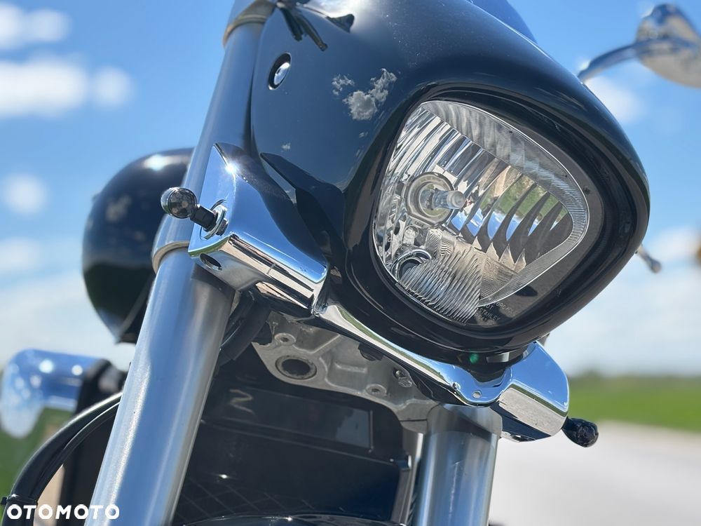 Suzuki Intruder - 13