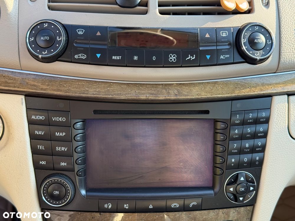 Mercedes-Benz Klasa E 500 4-Matic T Avantgarde - 23