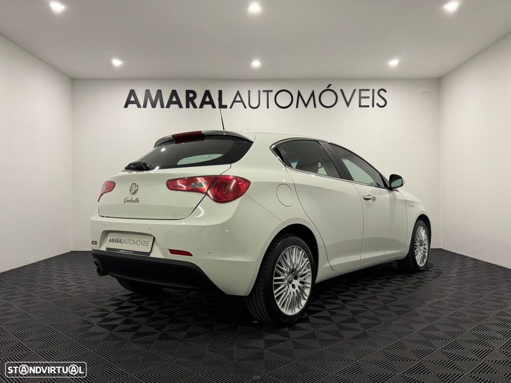 Alfa Romeo Giulietta 1.6 JTDM Distinctive - 4