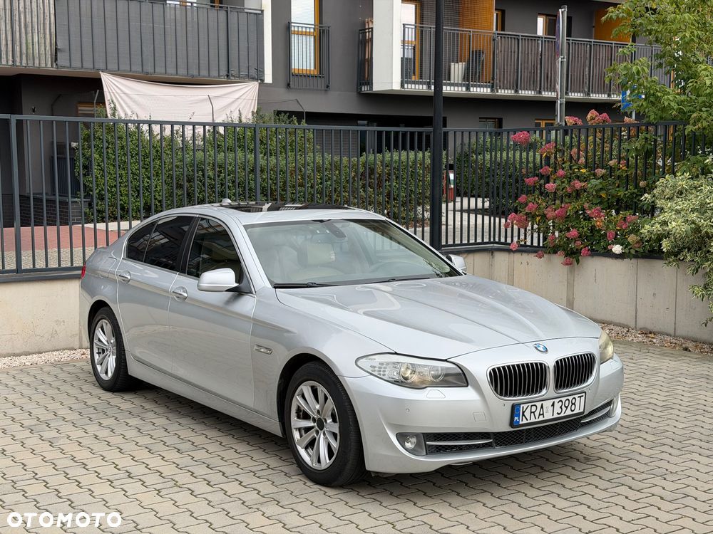 BMW Seria 5 528i xDrive Sport-Aut - 2