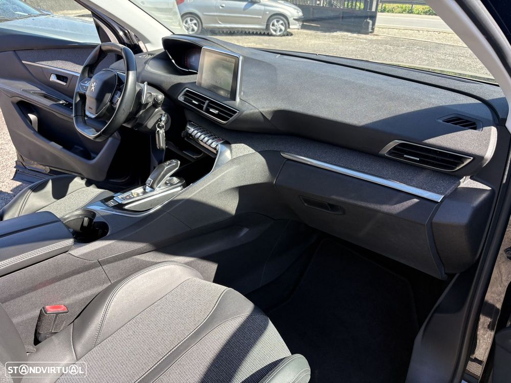 Peugeot 3008 1.2 PureTech Allure EAT8 - 14