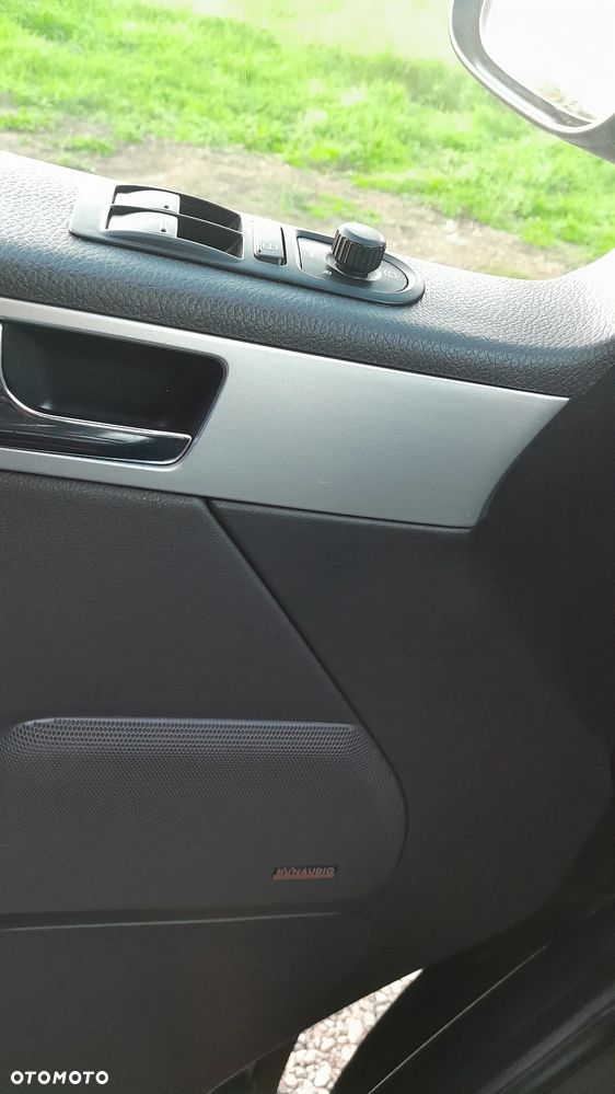 Volkswagen Caravelle - 23
