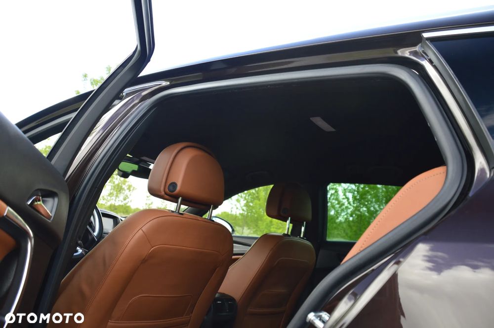 Opel Insignia 2.0 Turbo Sports Tourer 4x4 Automatik Design Edition - 38