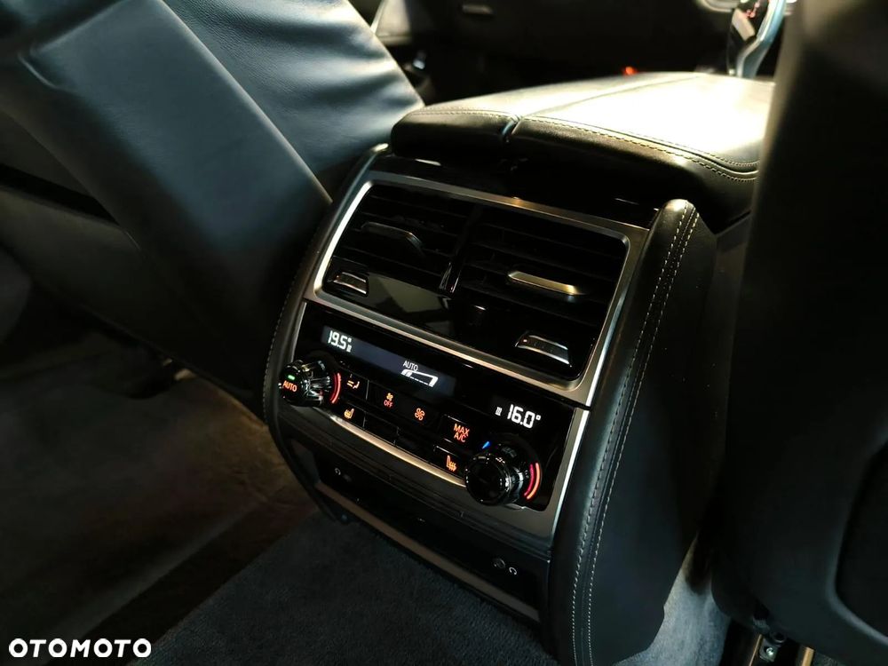 BMW Seria 7 750Li xDrive - 7