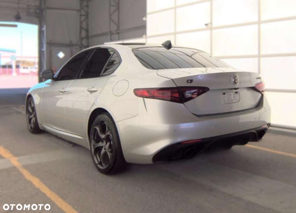 Alfa Romeo Giulia - 8