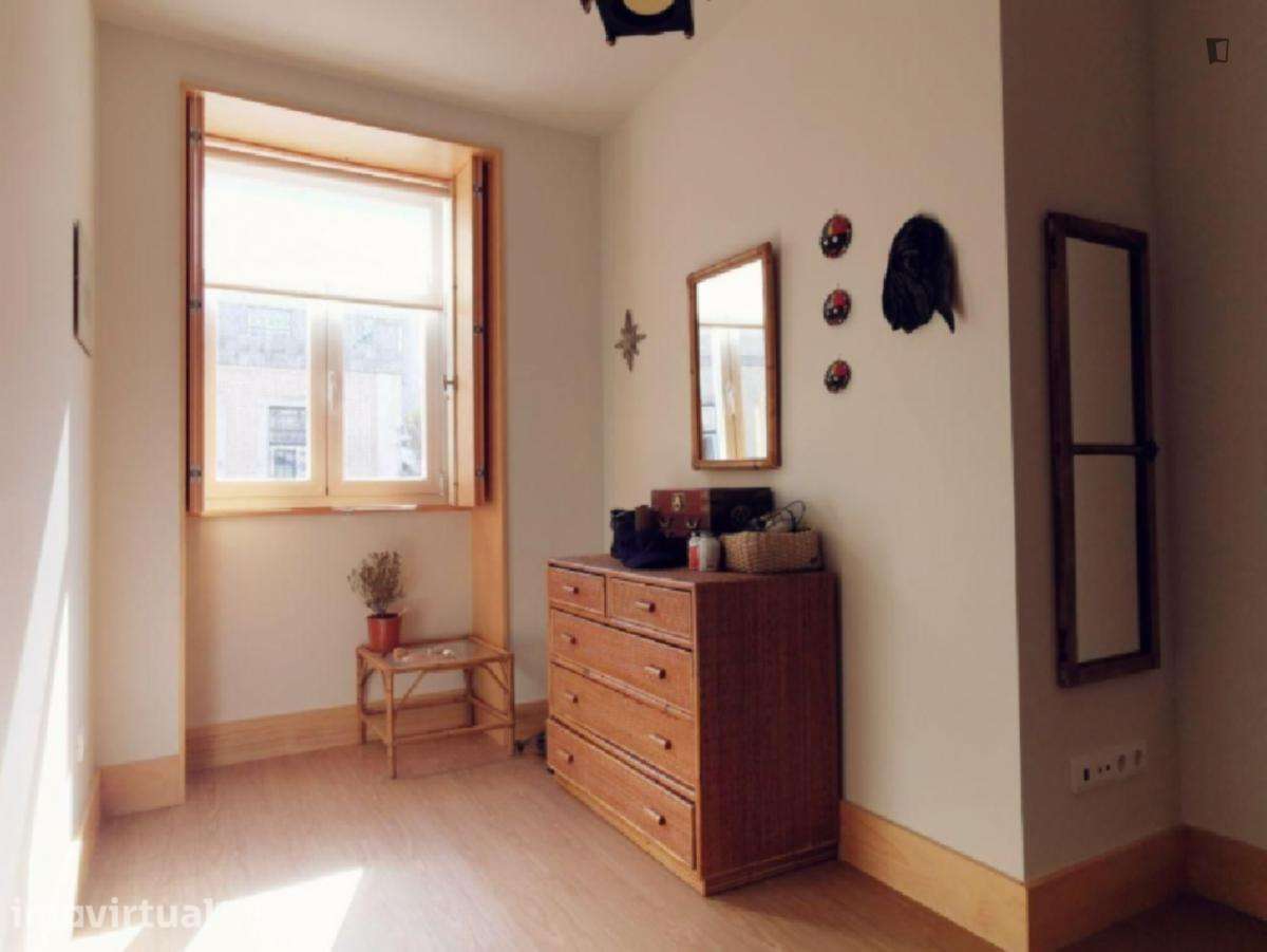 Quarto - localizado em Mafamude Porto - Grande imagem: 5/14