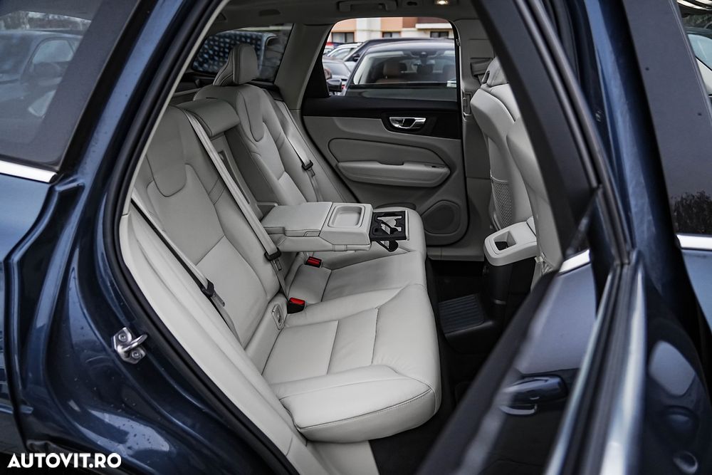 Volvo XC 60 Recharge T6 Twin Engine eAWD Inscription Expression - 11