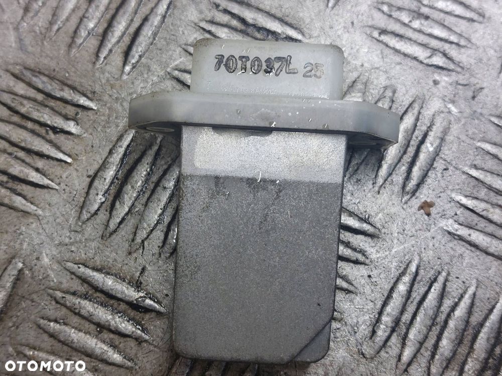 DMUCHAWA WENTYLATOR NAWIEWU REZYSTOR NISSAN X-TRAIL II T31 EU 70T037L - 2
