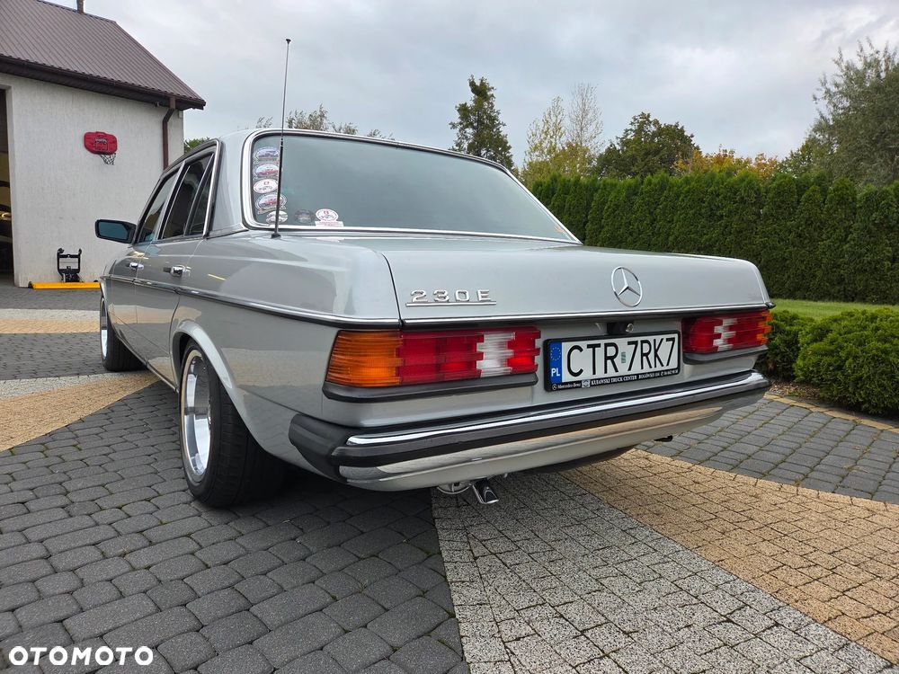 Mercedes-Benz W123 - 22