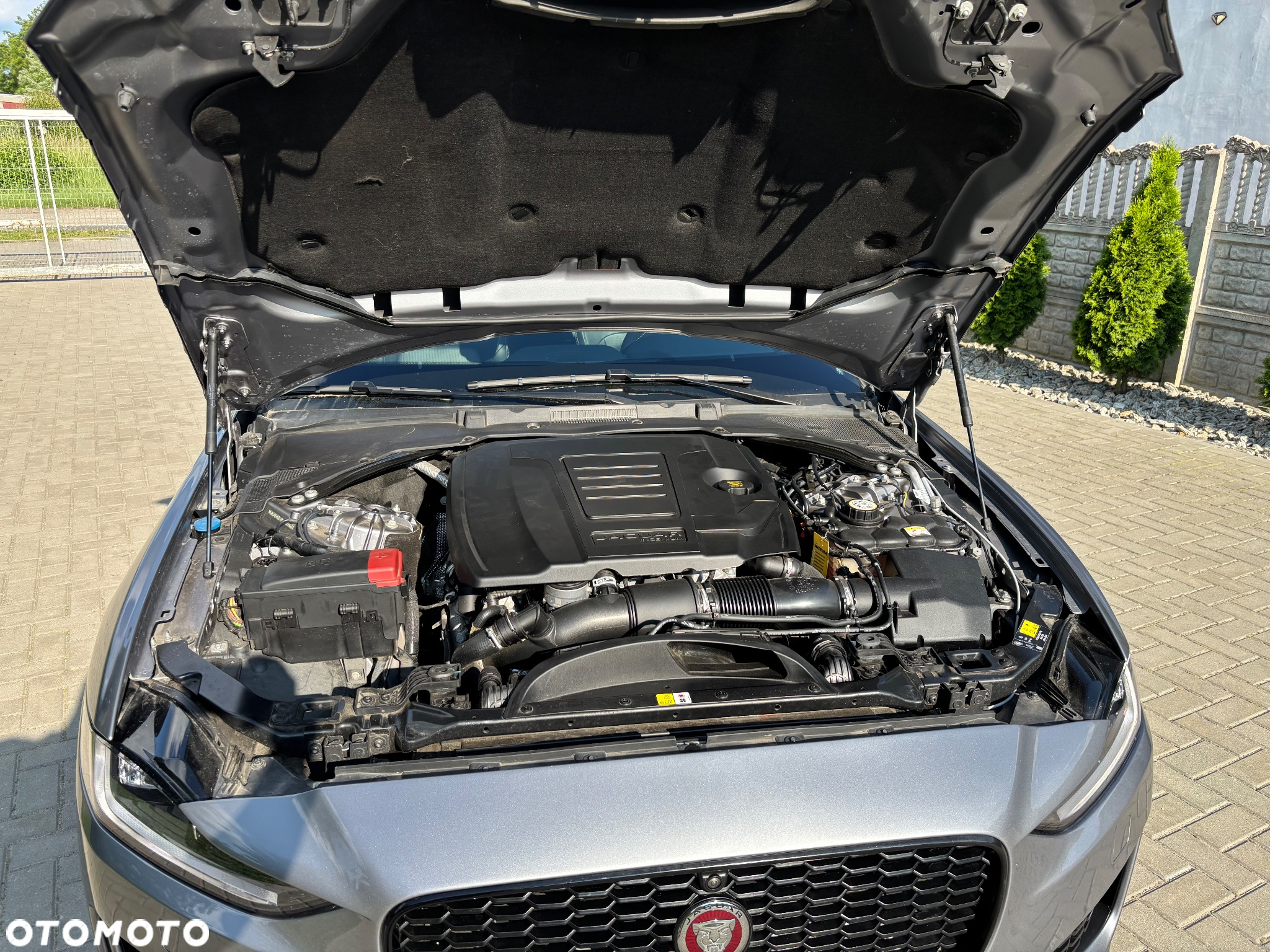 Jaguar XE 2.0 P250 R-Dynamic Black - 6