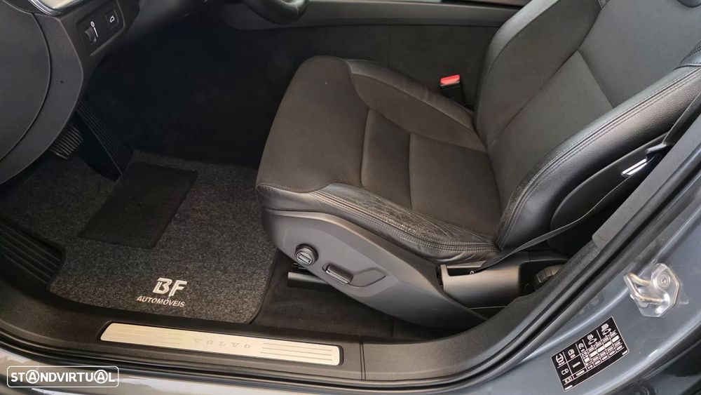 Volvo XC 60 2.0 D4 Momentum Plus Geartronic - 38