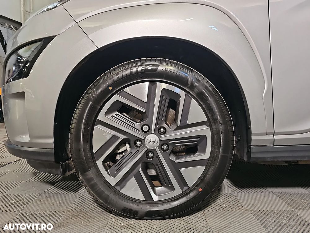 Hyundai KONA - 14