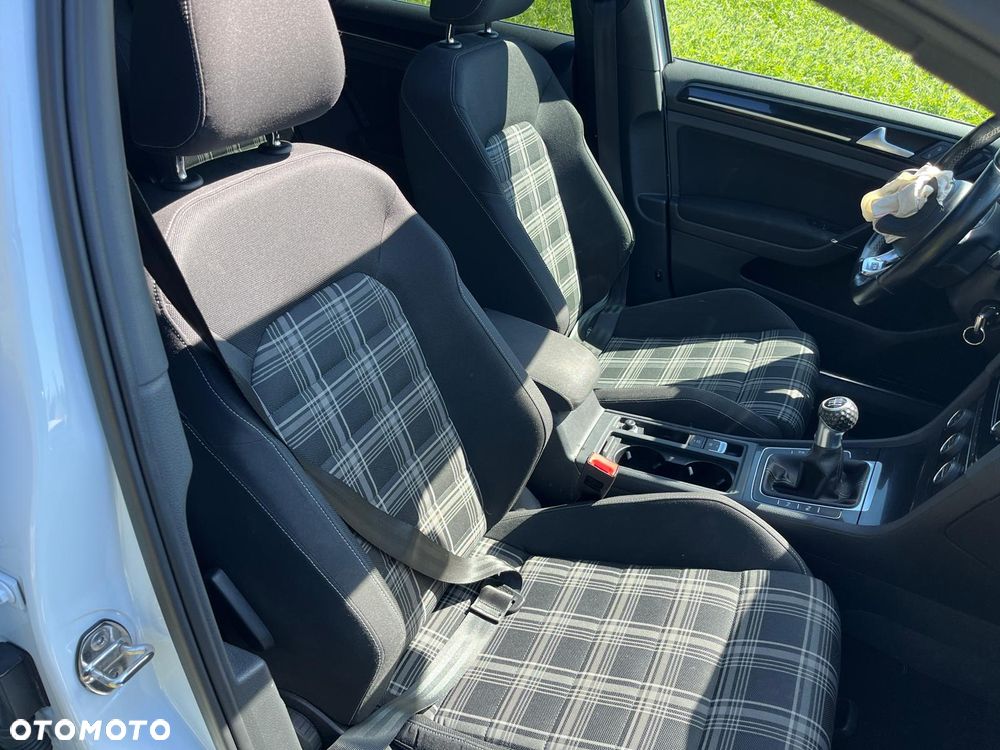 Volkswagen Golf - 13
